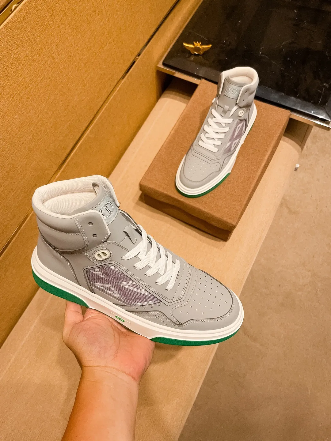 Men's shoes💰 480💰[Dior]🔥 High-end men's shoes brand official website 1:1 latest masterpiece: the upper is made of Italian imported first-layer cowhide with a comfortable and breathable lining➕original non-slip and wear-resistant outsole🔥, making walking more convenient and comfortable! An exclusive new model, a stunning work, a beautiful 1:1 replica [color] compared to the official quality! Create a fashionable personality to set off your uniqueness! A must-have for trendy men! Classic 🔥Size: 38-44 Color: 🔥 2⃣️colors available🔥.